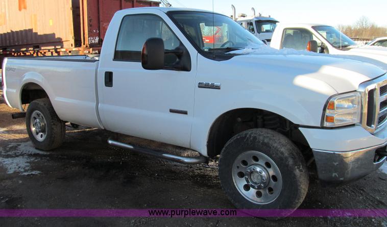 image for item E3631 2005 Ford F250 XLT Super Duty pickup truck