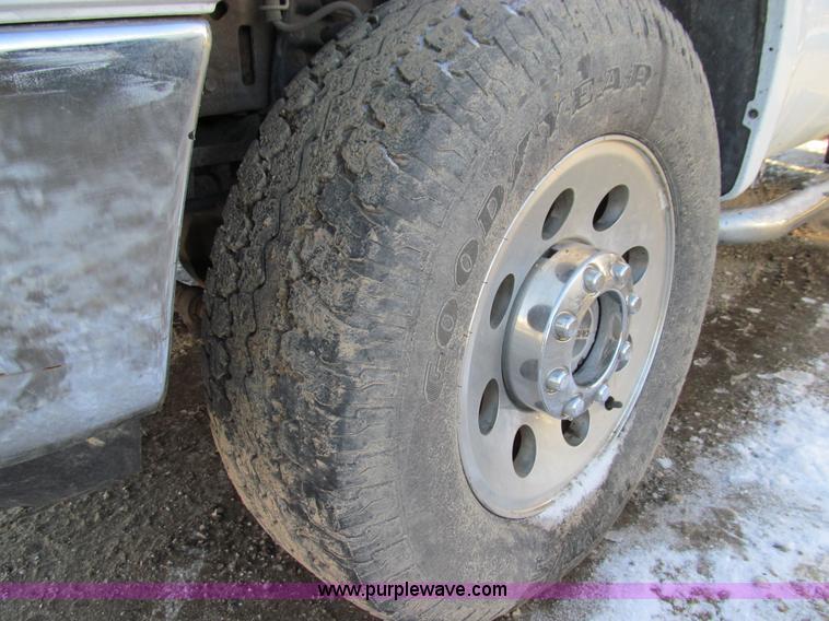 image for item E3631 2005 Ford F250 XLT Super Duty pickup truck