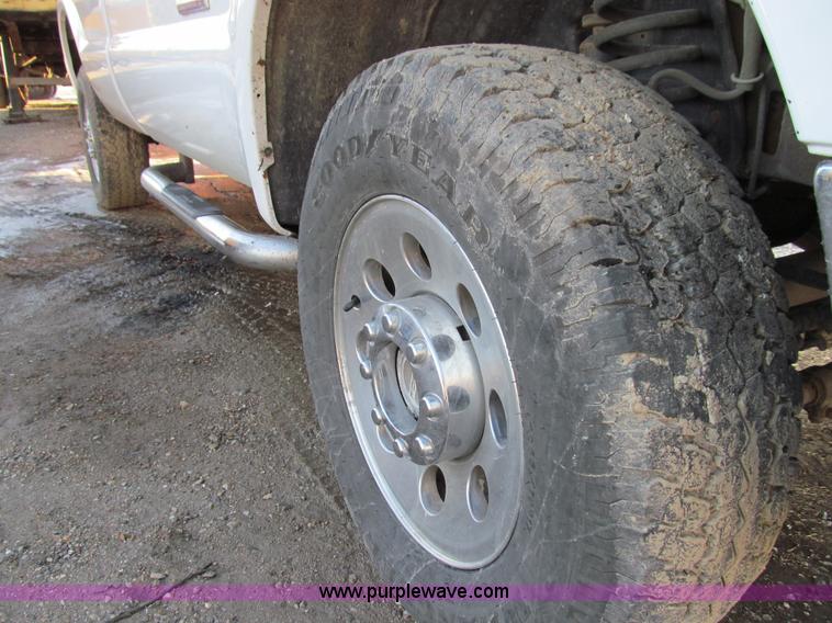 image for item E3631 2005 Ford F250 XLT Super Duty pickup truck