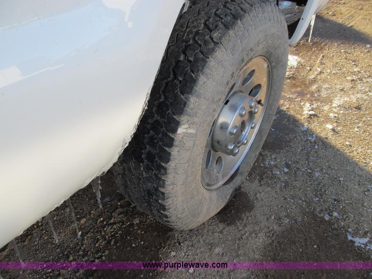 image for item E3631 2005 Ford F250 XLT Super Duty pickup truck