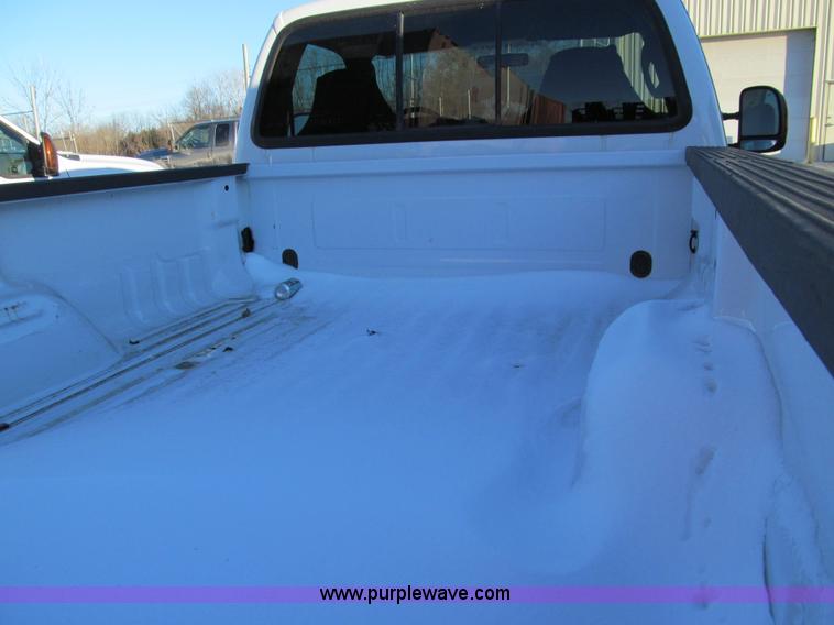 image for item E3631 2005 Ford F250 XLT Super Duty pickup truck