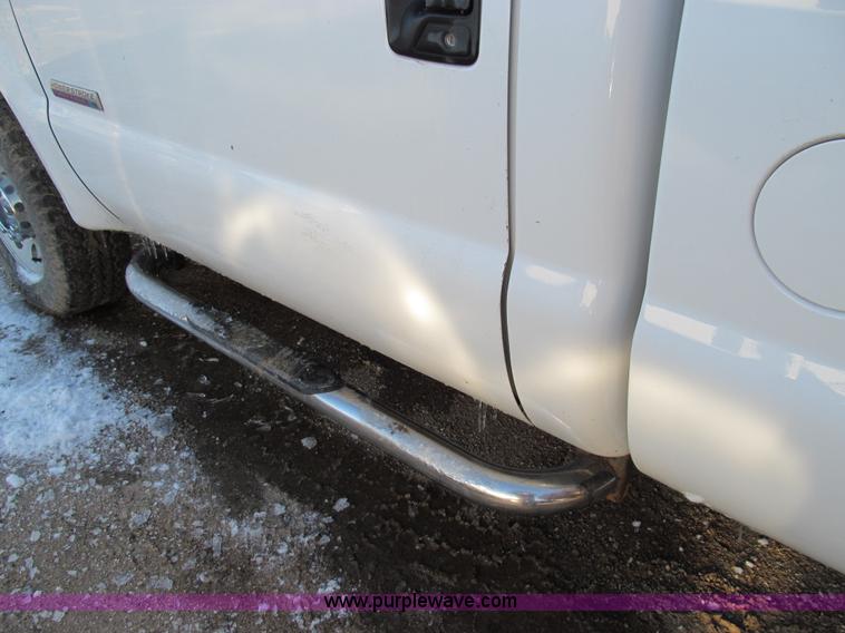 image for item E3631 2005 Ford F250 XLT Super Duty pickup truck