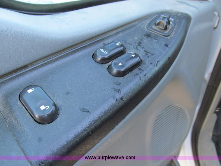 image for item E3631 2005 Ford F250 XLT Super Duty pickup truck