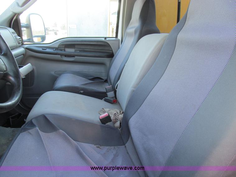 image for item E3631 2005 Ford F250 XLT Super Duty pickup truck