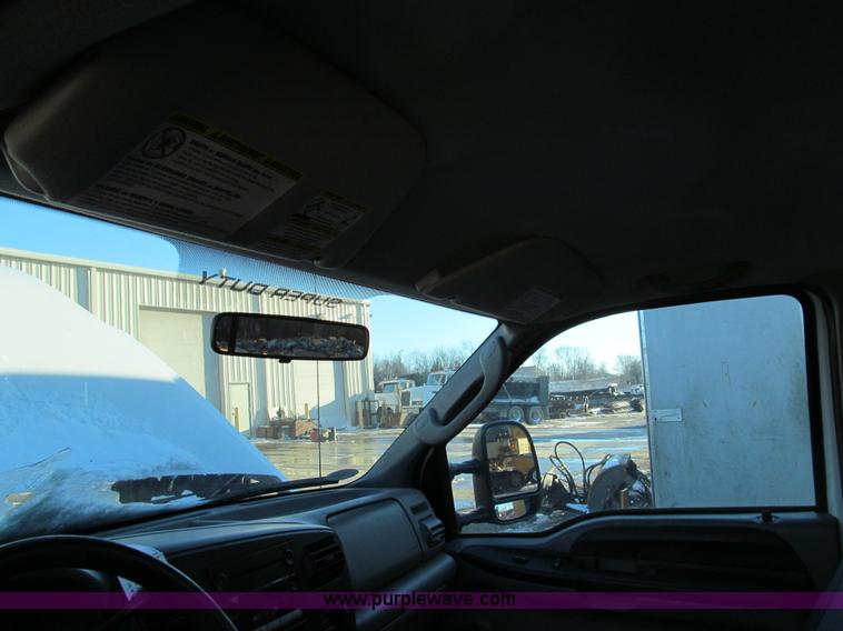 image for item E3631 2005 Ford F250 XLT Super Duty pickup truck