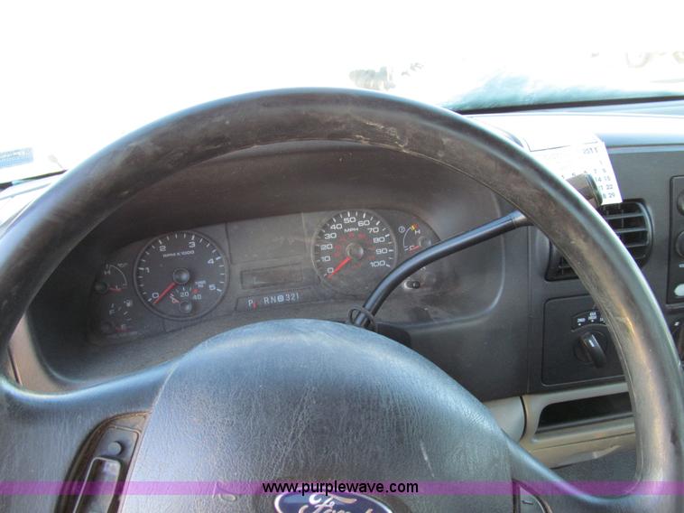 image for item E3631 2005 Ford F250 XLT Super Duty pickup truck