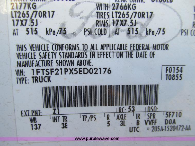 image for item E3631 2005 Ford F250 XLT Super Duty pickup truck