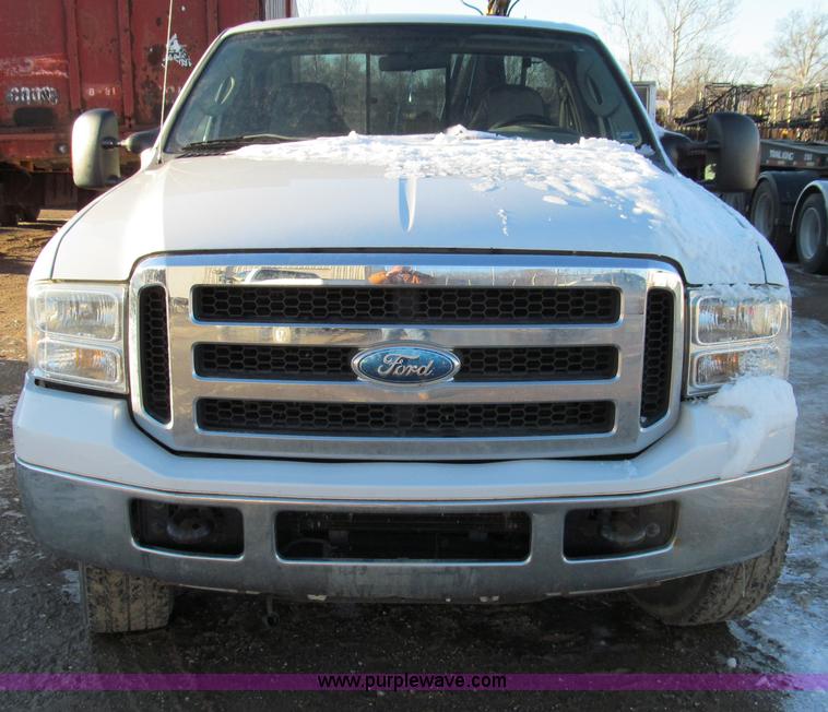image for item E3632 2005 Ford F250 XLT Super Duty utility truck