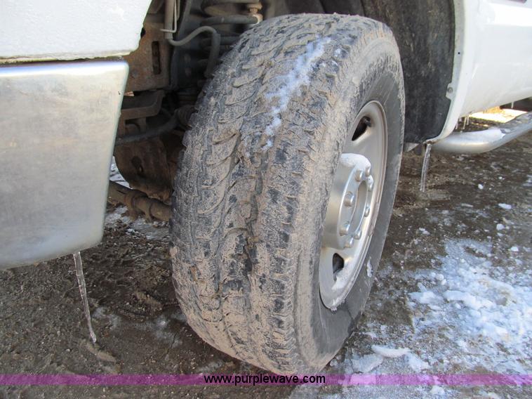 image for item E3632 2005 Ford F250 XLT Super Duty utility truck