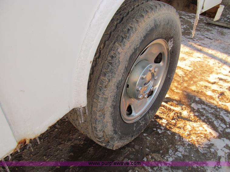 image for item E3632 2005 Ford F250 XLT Super Duty utility truck