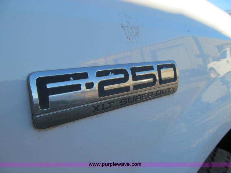 image for item E3632 2005 Ford F250 XLT Super Duty utility truck