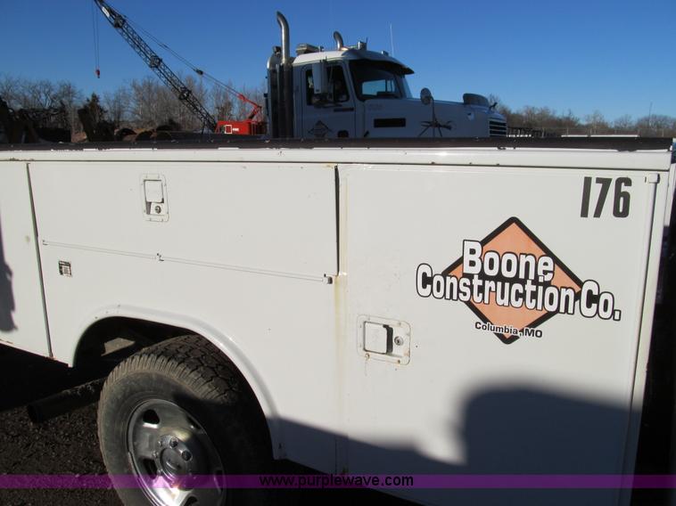 image for item E3632 2005 Ford F250 XLT Super Duty utility truck