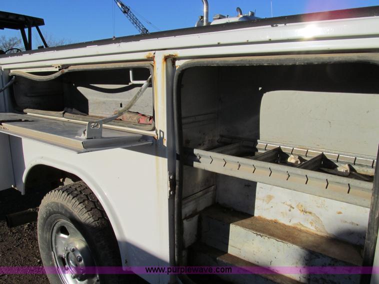 image for item E3632 2005 Ford F250 XLT Super Duty utility truck