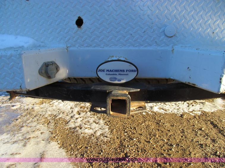 image for item E3632 2005 Ford F250 XLT Super Duty utility truck