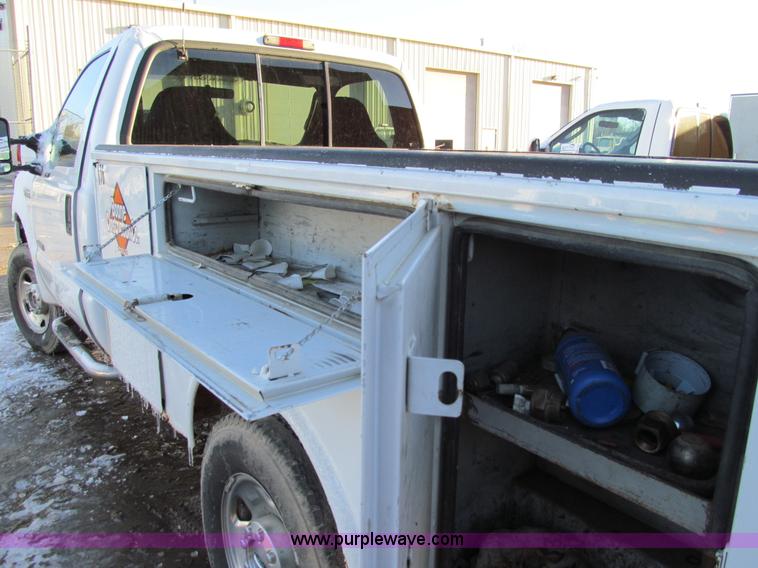 image for item E3632 2005 Ford F250 XLT Super Duty utility truck