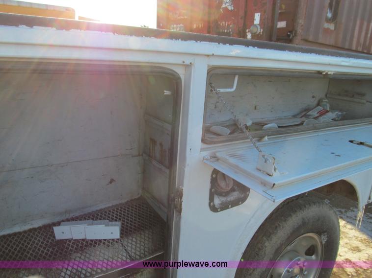 image for item E3632 2005 Ford F250 XLT Super Duty utility truck