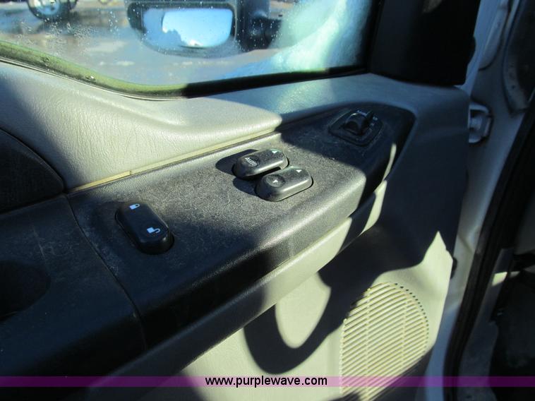 image for item E3632 2005 Ford F250 XLT Super Duty utility truck