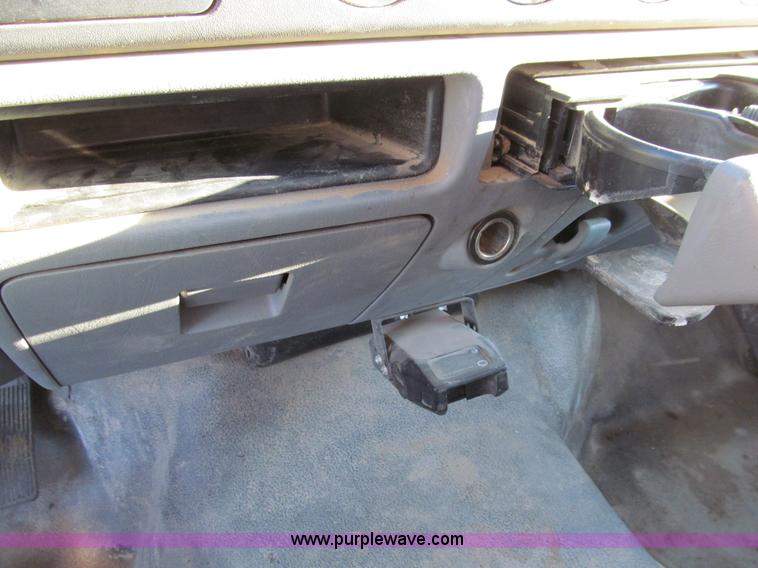 image for item E3632 2005 Ford F250 XLT Super Duty utility truck