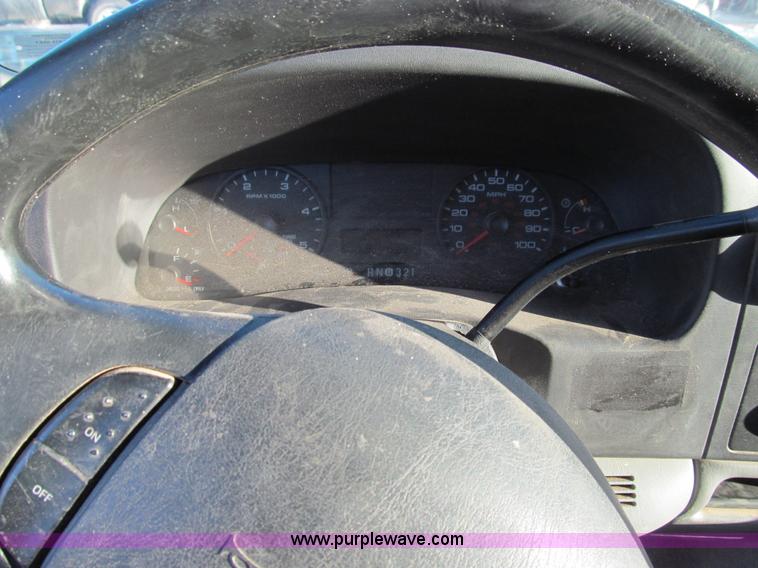 image for item E3632 2005 Ford F250 XLT Super Duty utility truck