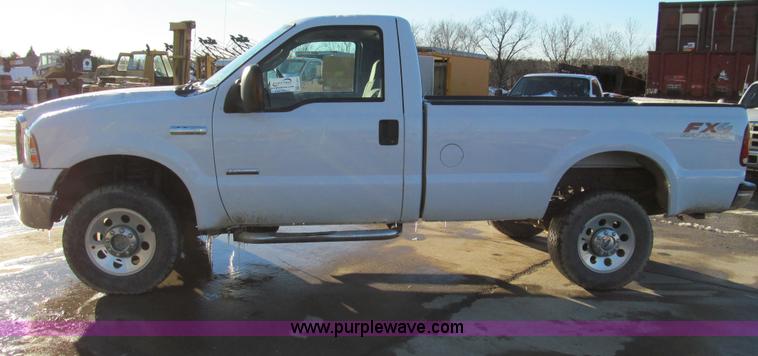 image for item E3633 2006 Ford F250 XLT Super Duty pickup truck