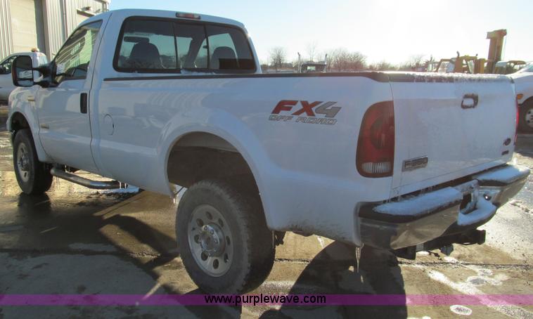 image for item E3633 2006 Ford F250 XLT Super Duty pickup truck