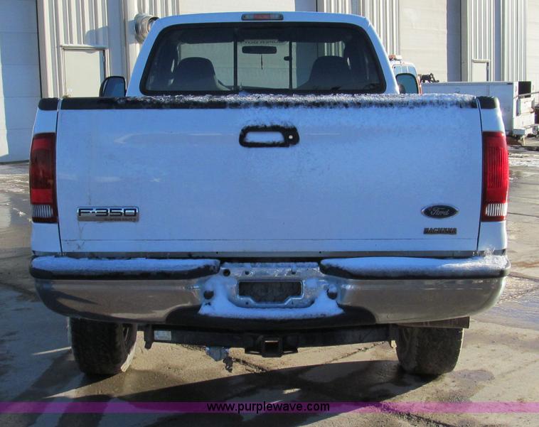 image for item E3633 2006 Ford F250 XLT Super Duty pickup truck
