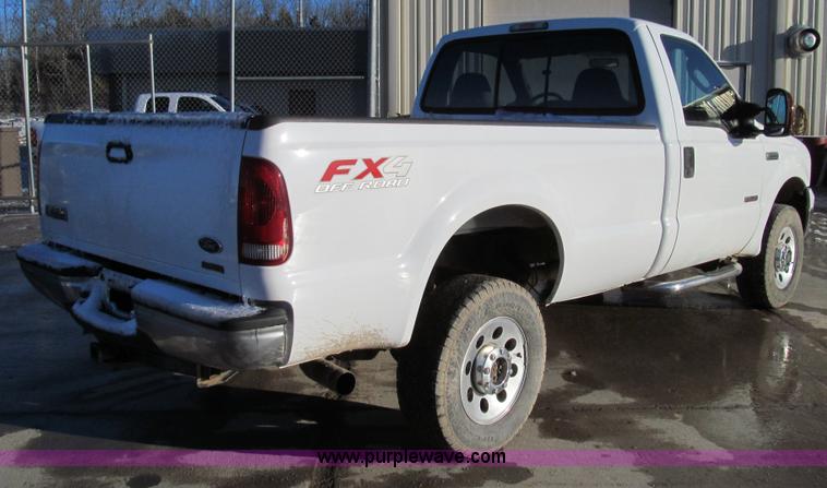 image for item E3633 2006 Ford F250 XLT Super Duty pickup truck