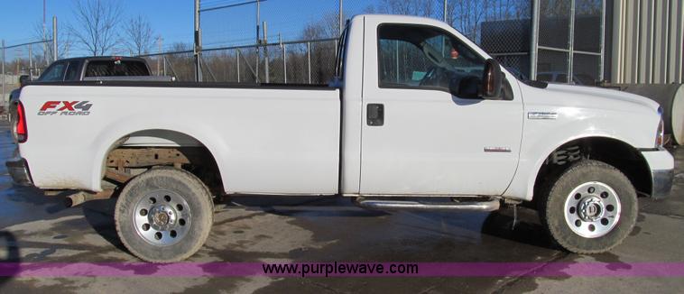 image for item E3633 2006 Ford F250 XLT Super Duty pickup truck