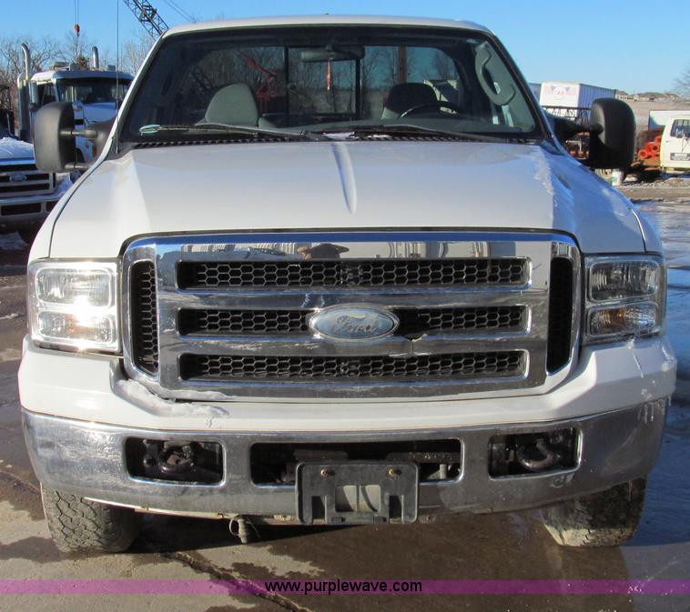 image for item E3633 2006 Ford F250 XLT Super Duty pickup truck