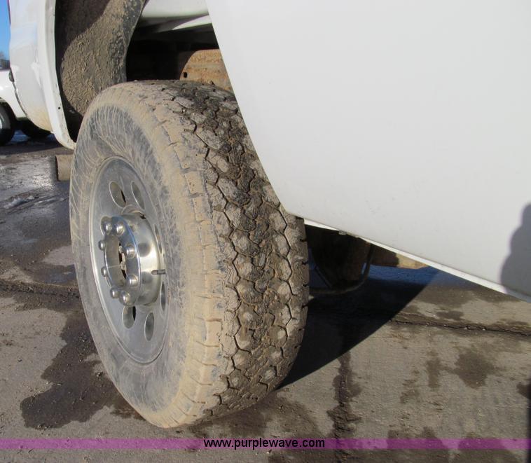 image for item E3633 2006 Ford F250 XLT Super Duty pickup truck