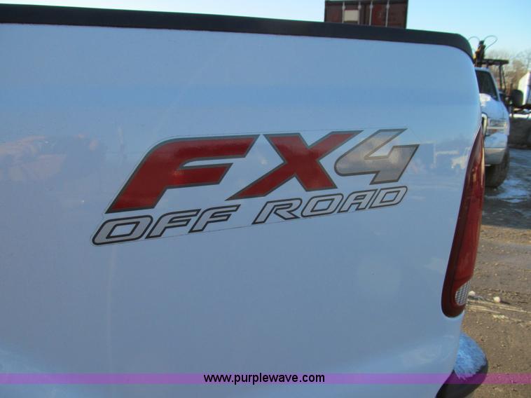 image for item E3633 2006 Ford F250 XLT Super Duty pickup truck