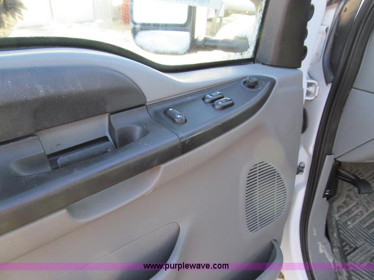 image for item E3633 2006 Ford F250 XLT Super Duty pickup truck