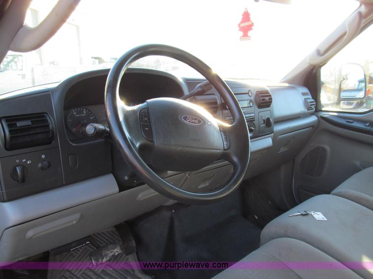 image for item E3633 2006 Ford F250 XLT Super Duty pickup truck