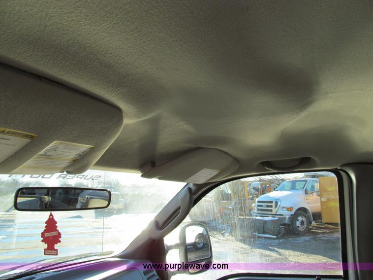 image for item E3633 2006 Ford F250 XLT Super Duty pickup truck