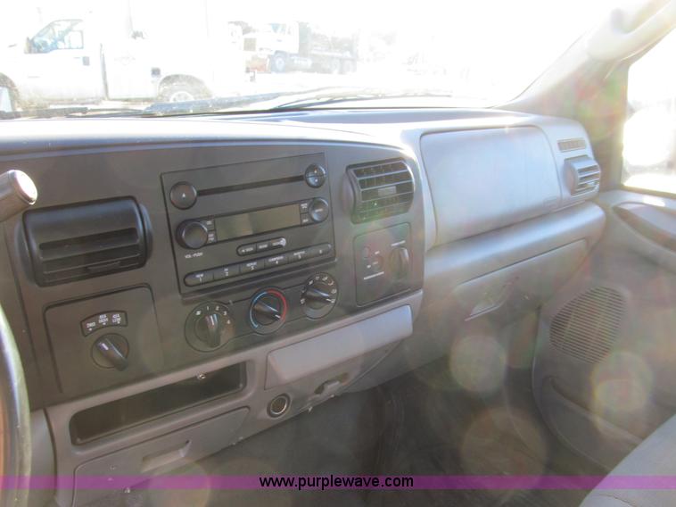 image for item E3633 2006 Ford F250 XLT Super Duty pickup truck