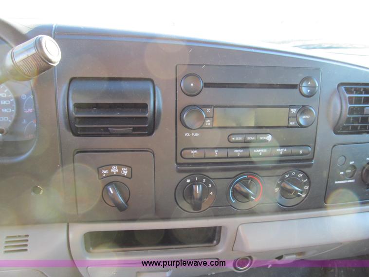 image for item E3633 2006 Ford F250 XLT Super Duty pickup truck