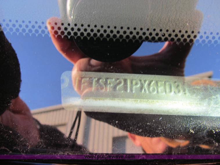 image for item E3633 2006 Ford F250 XLT Super Duty pickup truck