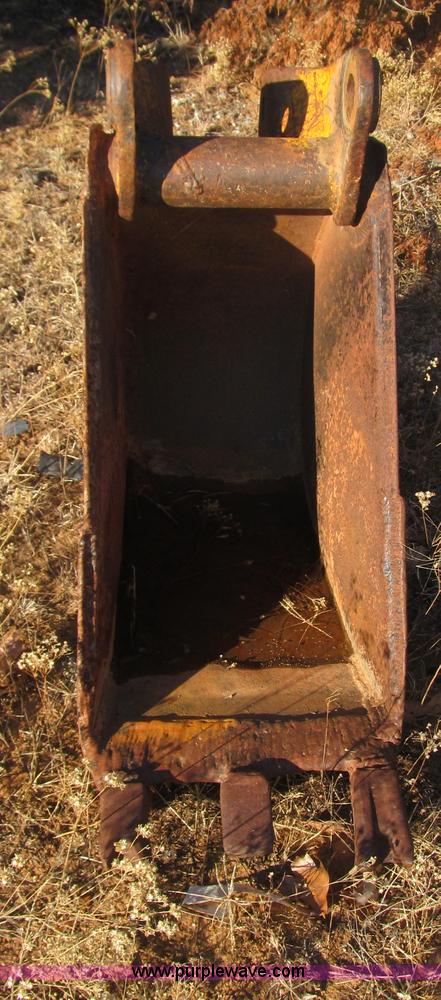 image for item E7511 Case backhoe bucket