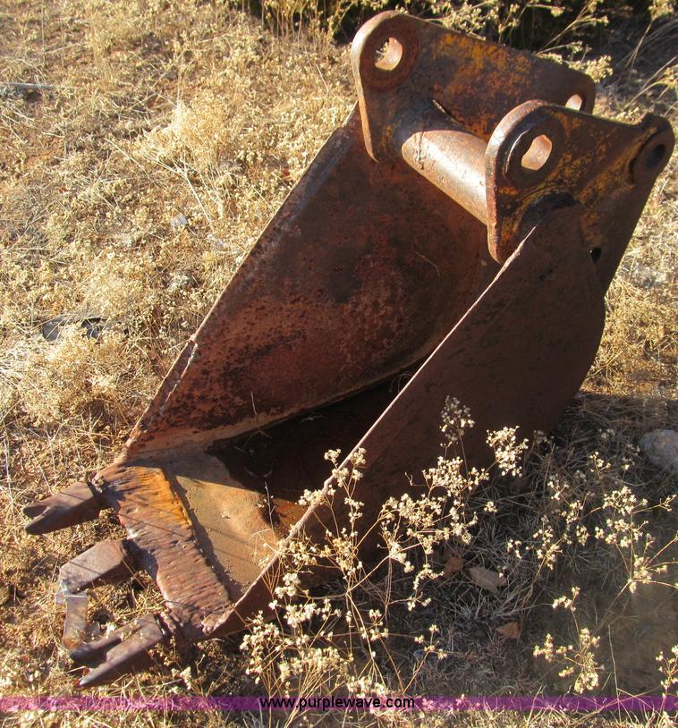 image for item E7511 Case backhoe bucket