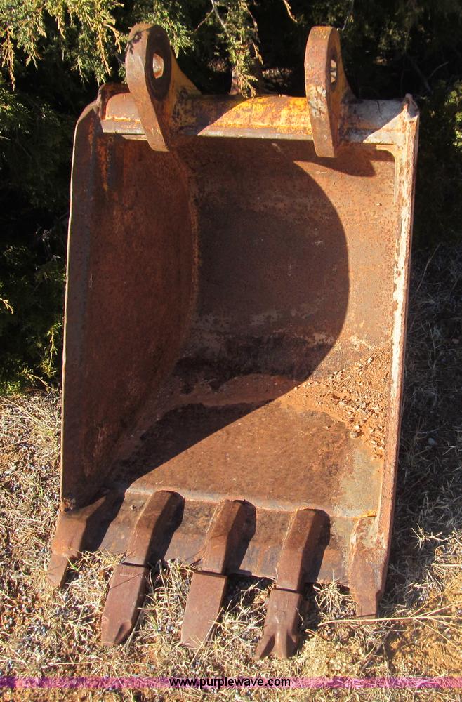 image for item E7512 Case backhoe bucket