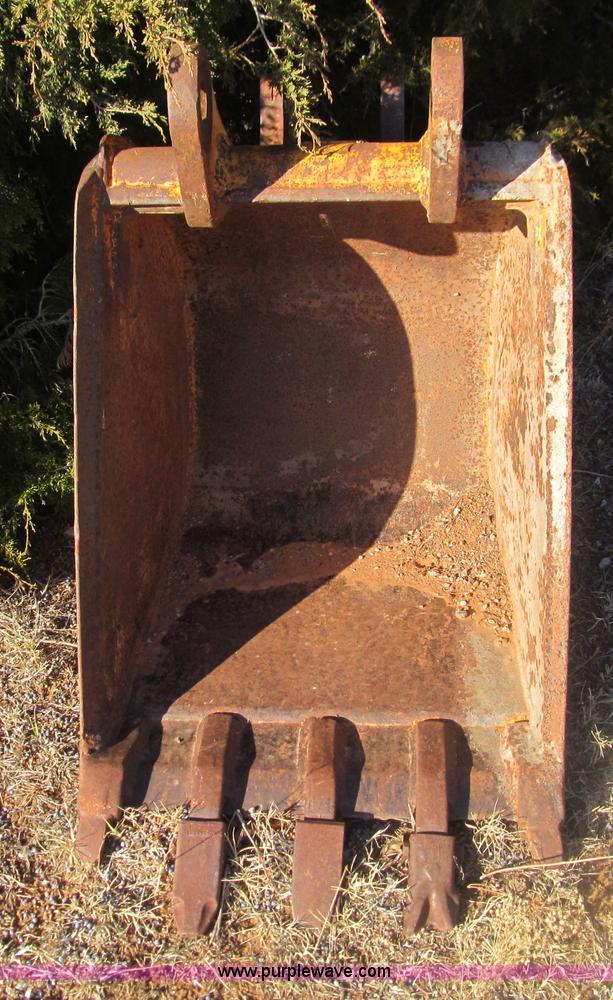 image for item E7512 Case backhoe bucket
