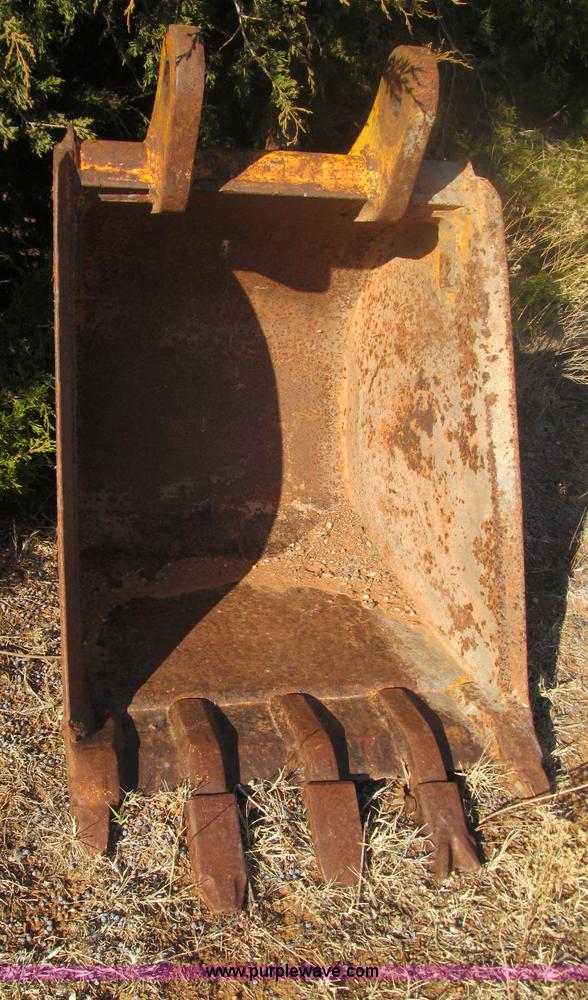 image for item E7512 Case backhoe bucket