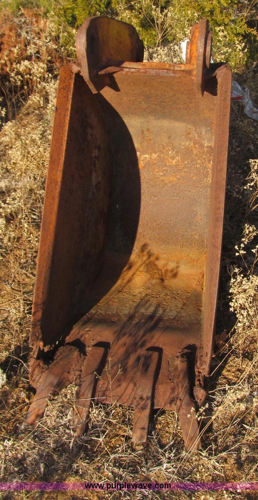 image for item E7513 Case backhoe bucket