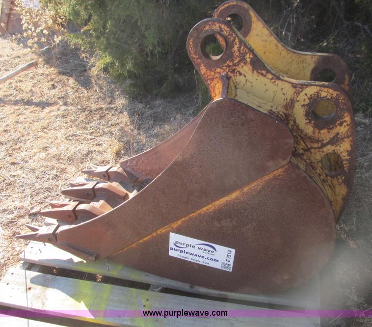image for item E7514 18" backhoe bucket