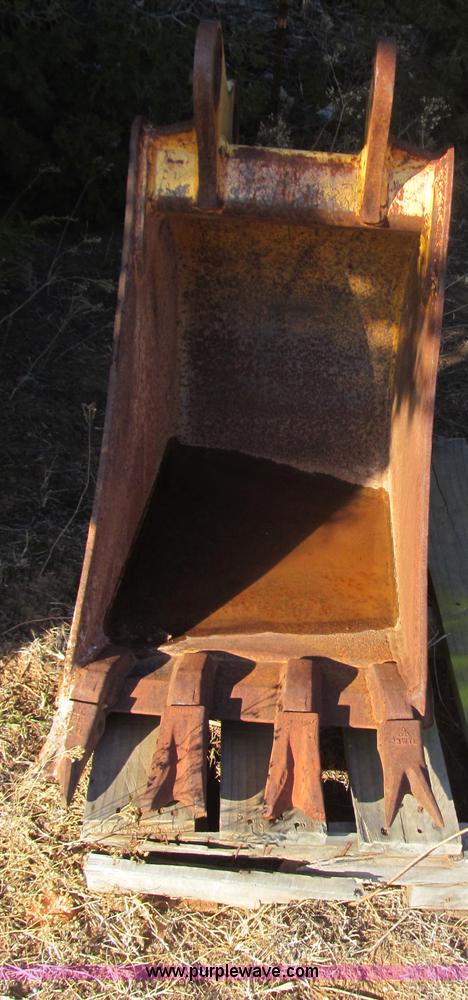 image for item E7514 18" backhoe bucket