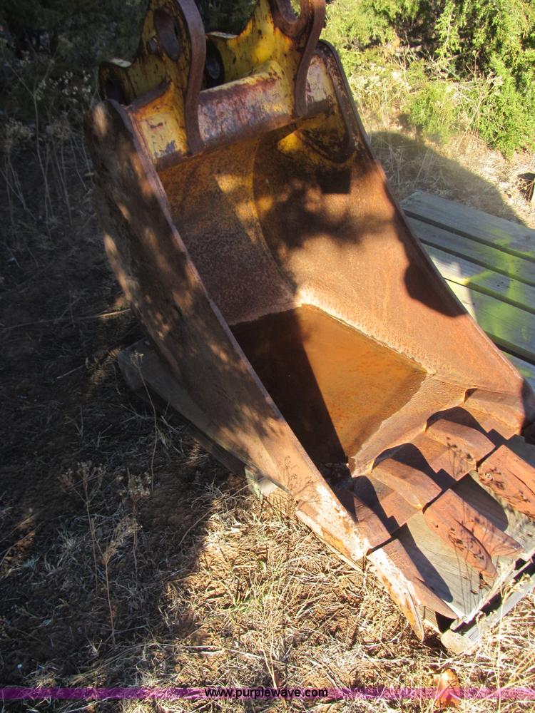 image for item E7514 18" backhoe bucket