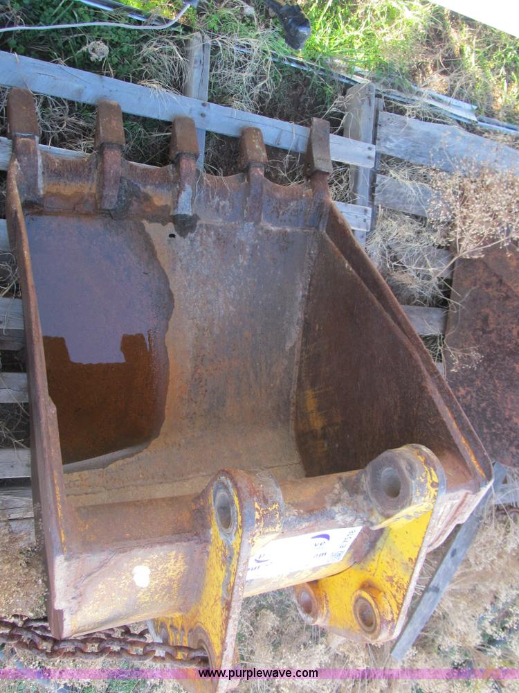 image for item E7518 JCB backhoe bucket