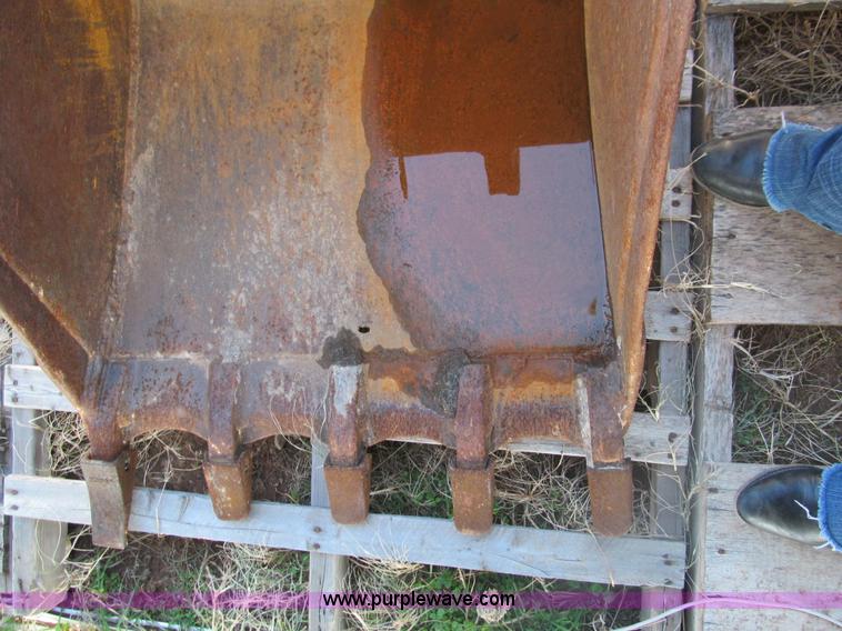 image for item E7518 JCB backhoe bucket