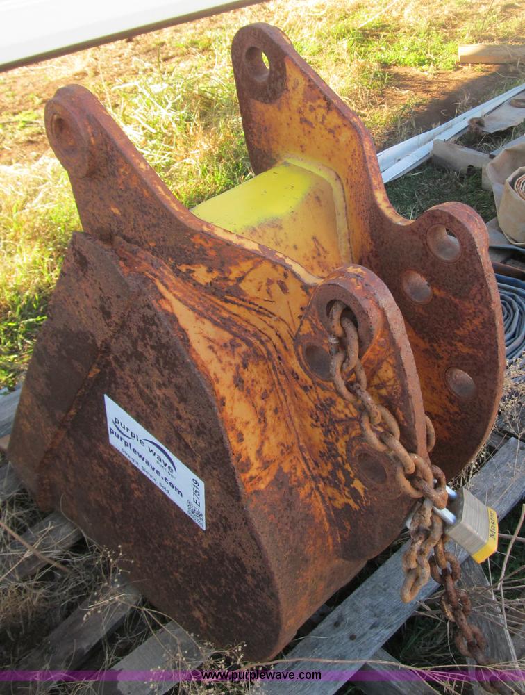 image for item E7519 Case backhoe bucket