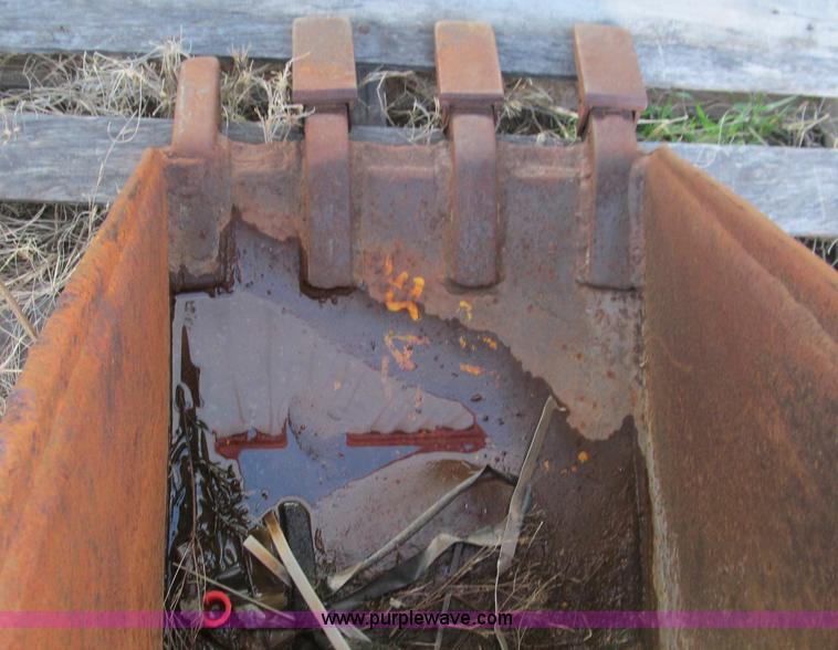 image for item E7519 Case backhoe bucket